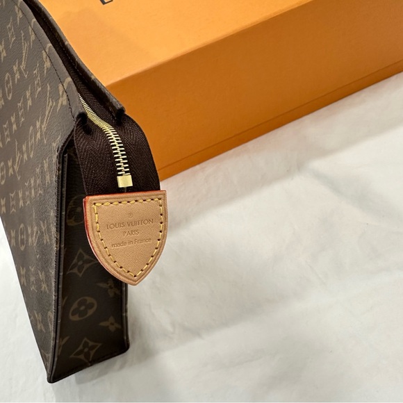 New Louis Vuitton 2024 Toiletry 26 pouch Toilet Pouch M47195 - Picture 5 of 7
